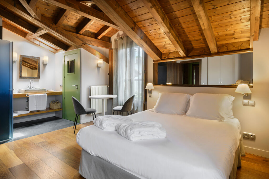 Hotel Iribarnia Habitacion Nieblas del Sayoa